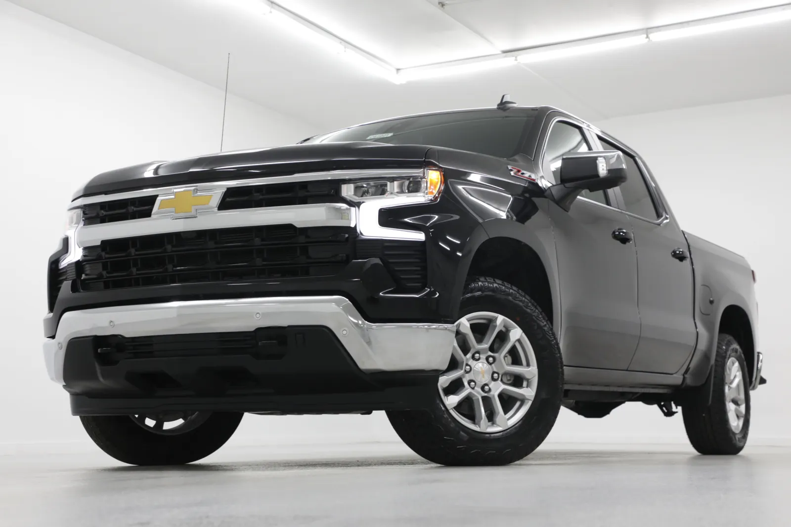 Black 2026 Chevrolet Silverado 1500 LT for sale in Clinton, MO