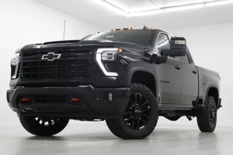 Black 2026 Chevrolet Silverado 2500 HD LT for sale in Clinton, MO