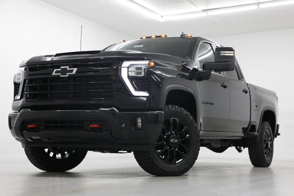 Black 2026 Chevrolet Silverado 2500 HD LT for sale in Clinton, MO