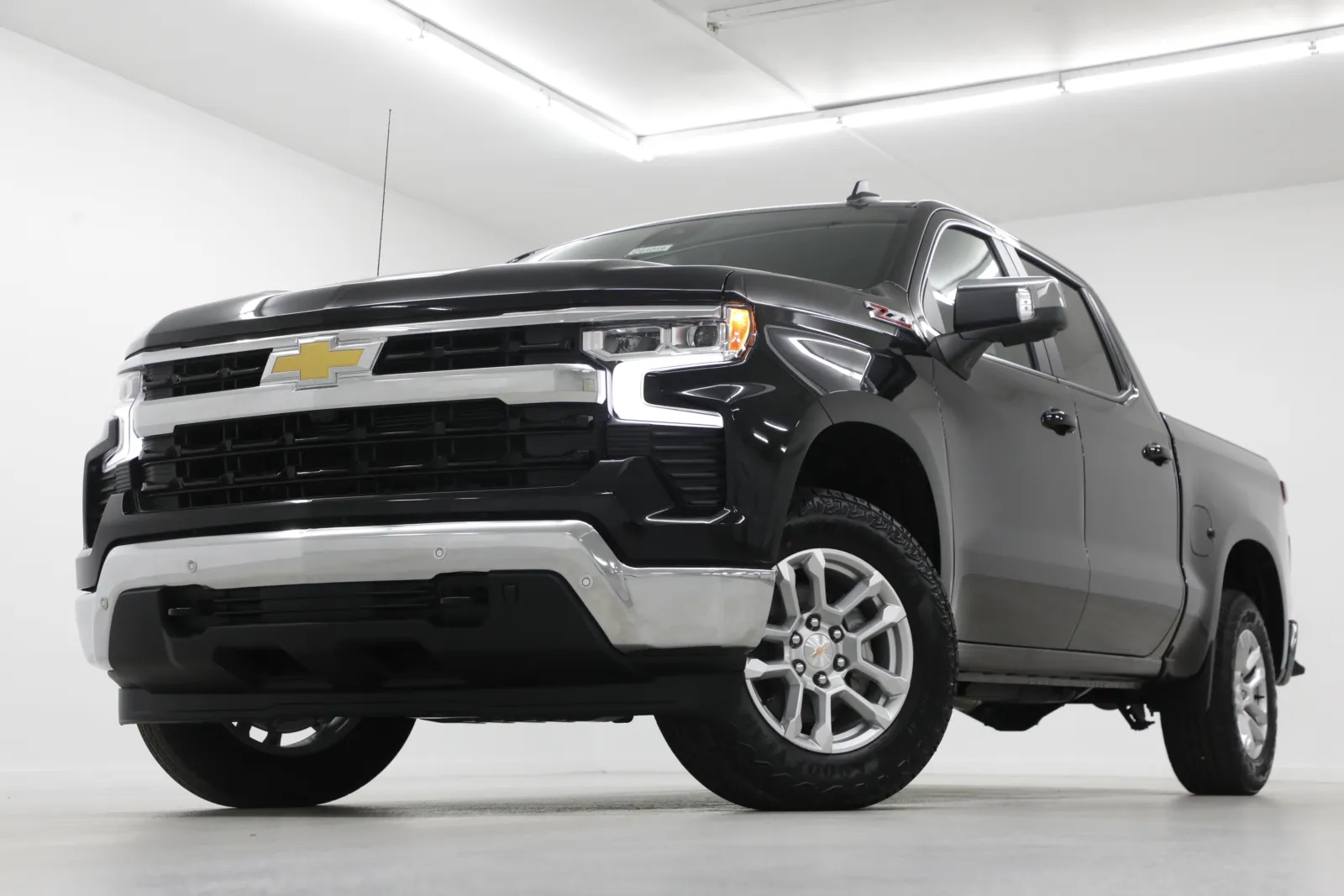 Black 2026 Chevrolet Silverado 1500 LT for sale in Clinton, MO