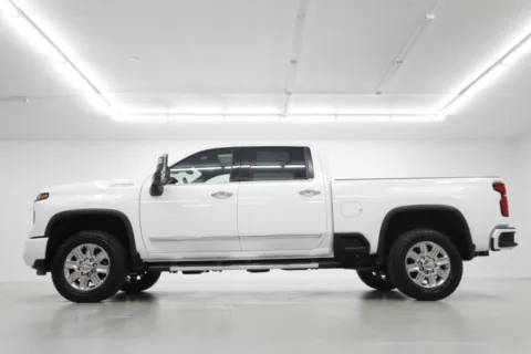 Another view of 2026 Chevrolet Silverado 3500 HD High Country for sale in Clinton, MO at Jim Falk Motors