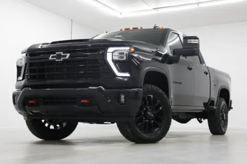 Black 2026 Chevrolet Silverado 2500 HD LT for sale in Clinton, MO