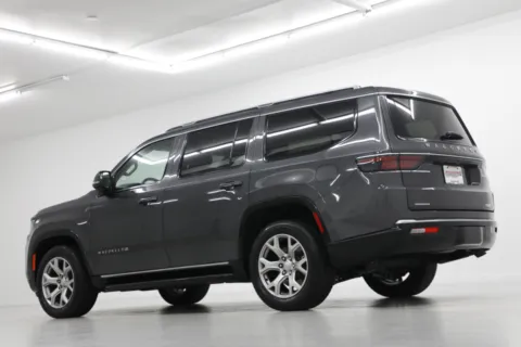More photos of 2022 Jeep Wagoneer Series II at Jim Falk Motors, MO