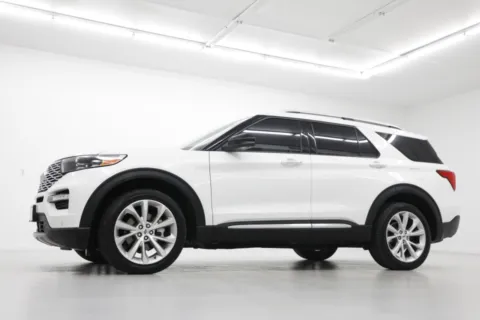 Photos of 2022 Ford Explorer Platinum for sale in Clinton, MO at Jim Falk Motors