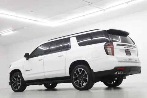 More photos of 2022 Chevrolet Suburban RST at Jim Falk Motors, MO