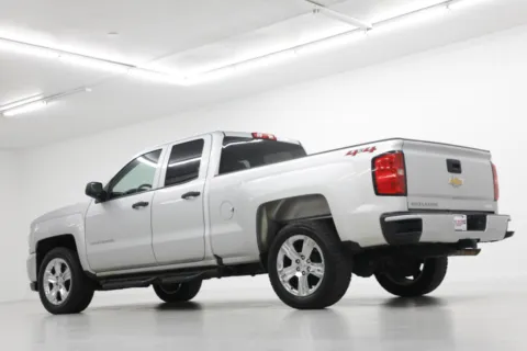 More photos of 2018 Chevrolet Silverado 1500 Custom at Jim Falk Motors, MO