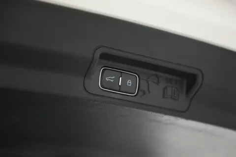More photos of 2020 Ford Explorer ST at Jim Falk Motors, MO