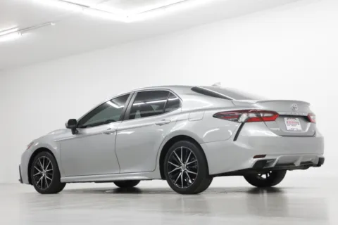 More photos of 2022 Toyota Camry SE at Jim Falk Motors, MO