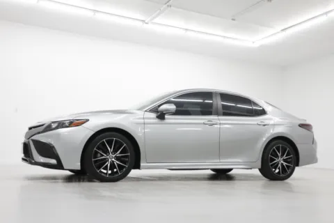 Photos of 2022 Toyota Camry SE for sale in Clinton, MO at Jim Falk Motors
