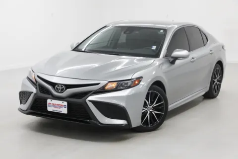 More photos of 2022 Toyota Camry SE at Jim Falk Motors, MO