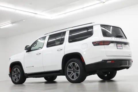 More photos of 2024 Jeep Wagoneer Series II at Jim Falk Motors, MO
