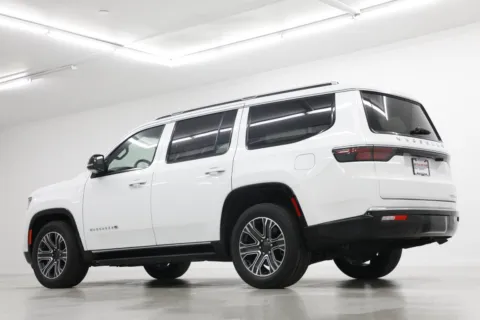 More photos of 2024 Jeep Wagoneer Series II at Jim Falk Motors, MO
