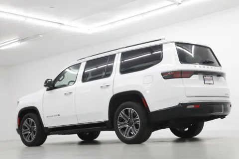 More photos of 2024 Jeep Wagoneer Series II at Jim Falk Motors, MO