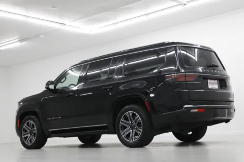 More photos of 2024 Jeep Wagoneer Series II at Jim Falk Motors, MO