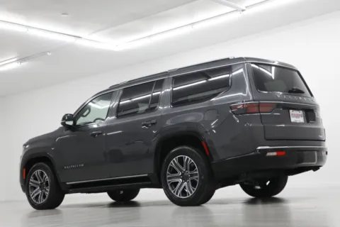 More photos of 2024 Jeep Wagoneer Series II at Jim Falk Motors, MO