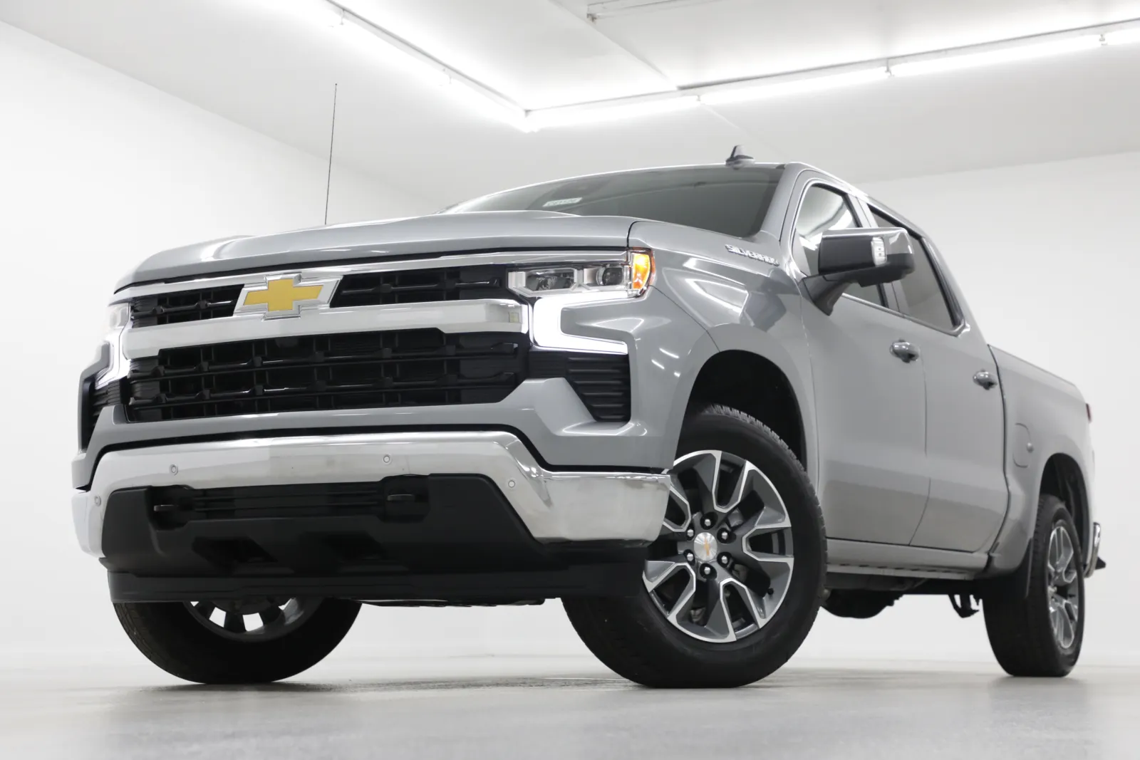 Gray 2026 Chevrolet Silverado 1500 LT for sale in Clinton, MO