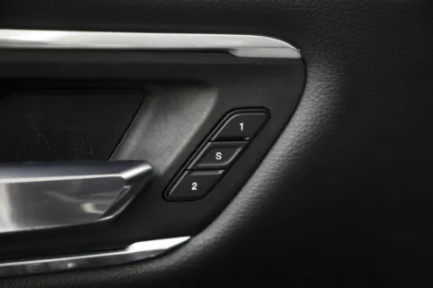 More photos of 2021 Ram 1500 Laramie at Jim Falk Motors, MO