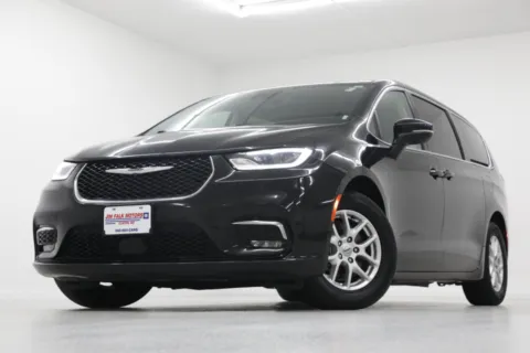 Black 2023 Chrysler Pacifica Touring L for sale in Clinton, MO