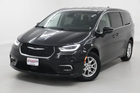 More photos of 2023 Chrysler Pacifica Touring L at Jim Falk Motors, MO