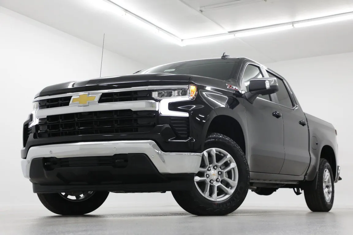 Black 2026 Chevrolet Silverado 1500 LT for sale in Clinton, MO