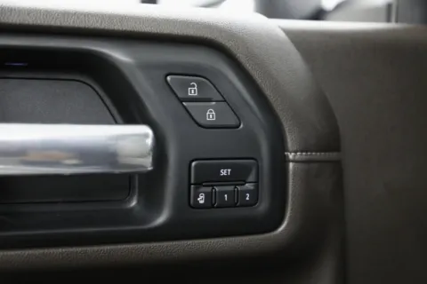 More photos of 2021 Chevrolet Silverado 2500 HD LTZ at Jim Falk Motors, MO