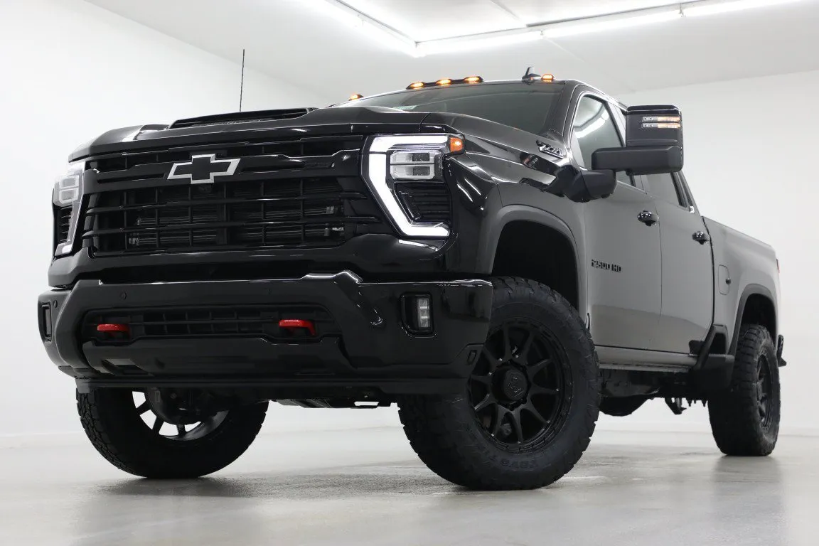Black 2026 Chevrolet Silverado 2500 HD LT for sale in Clinton, MO