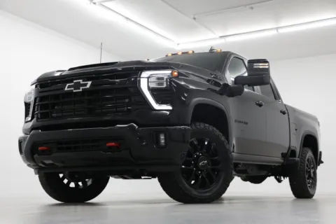 Black 2026 Chevrolet Silverado 2500 HD LT for sale in Clinton, MO