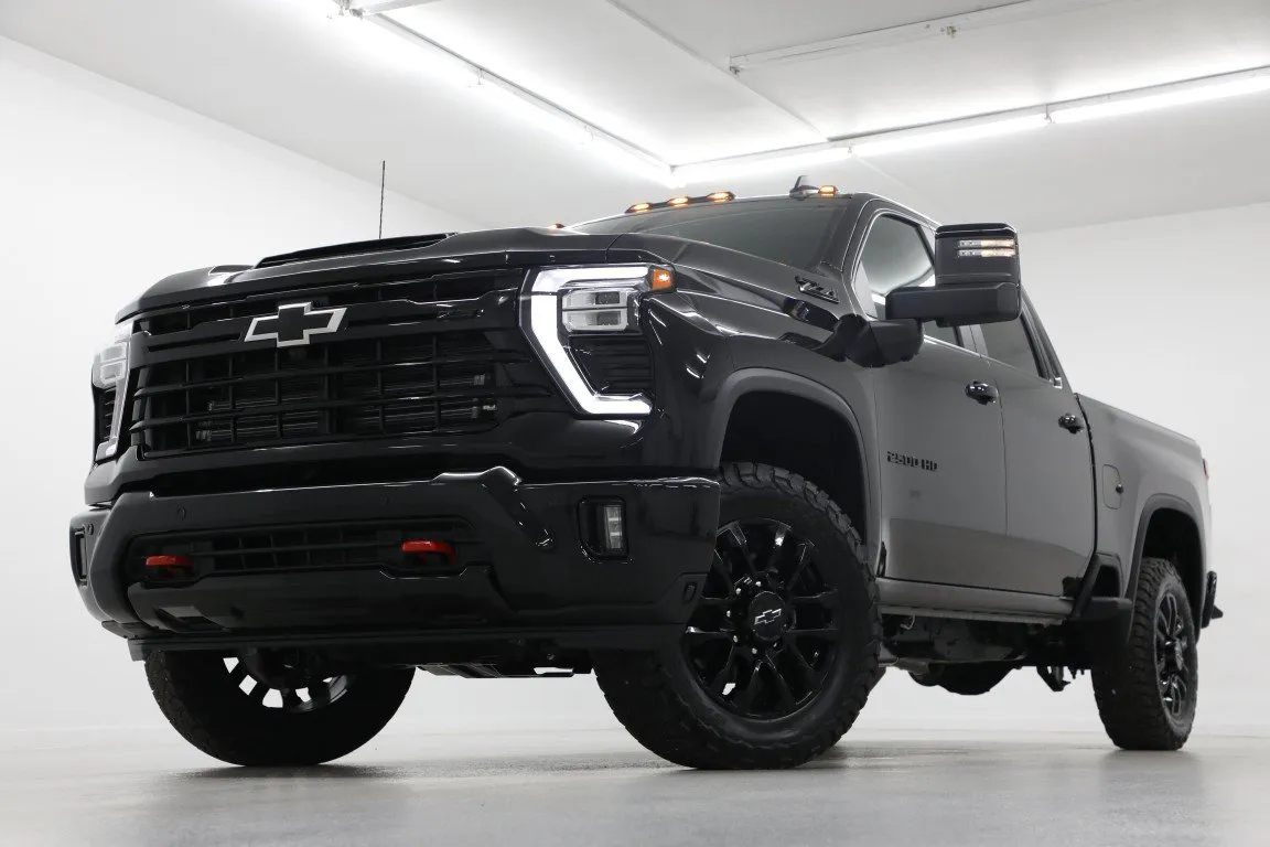 Black 2026 Chevrolet Silverado 2500 HD LT for sale in Clinton, MO