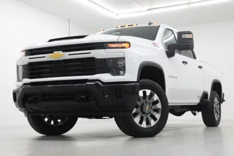 White 2026 Chevrolet Silverado 2500 HD Custom for sale in Clinton, MO