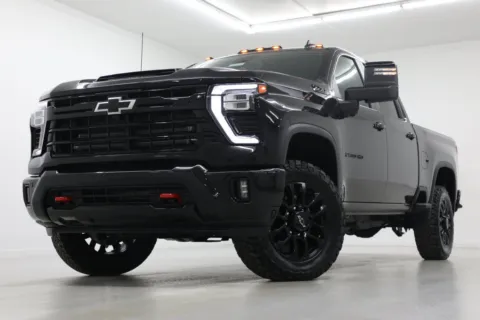 Black 2026 Chevrolet Silverado 2500 HD LT for sale in Clinton, MO