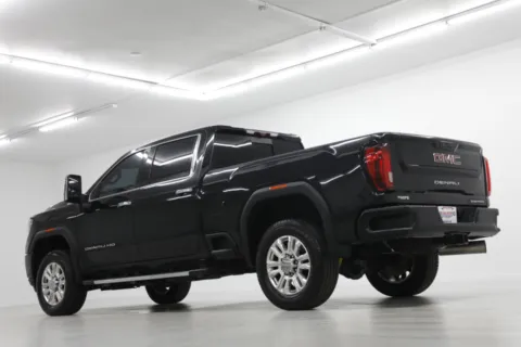 More photos of 2022 GMC Sierra 2500 HD Denali at Jim Falk Motors, MO