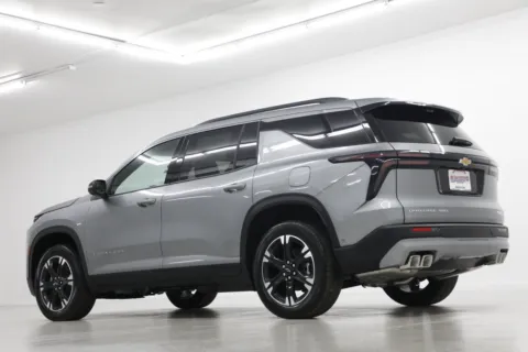 More photos of 2027 Chevrolet Traverse LT at Jim Falk Motors, MO