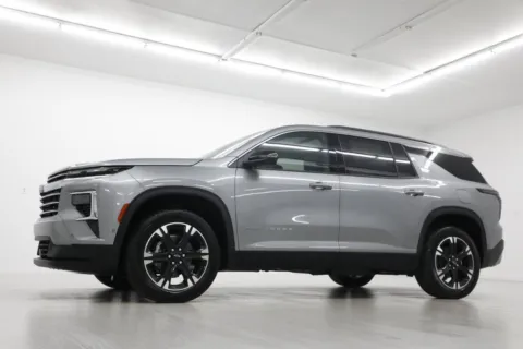 Photos of 2027 Chevrolet Traverse LT for sale in Clinton, MO at Jim Falk Motors
