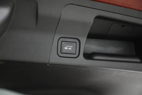 More photos of 2019 GMC Acadia SLT at Jim Falk Motors, MO