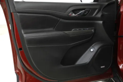 More photos of 2019 GMC Acadia SLT at Jim Falk Motors, MO