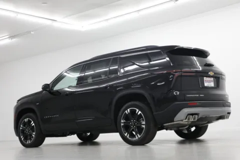 More photos of 2027 Chevrolet Traverse LT at Jim Falk Motors, MO