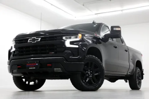 Black 2022 Chevrolet Silverado 1500 LT Trail Boss for sale in Clinton, MO