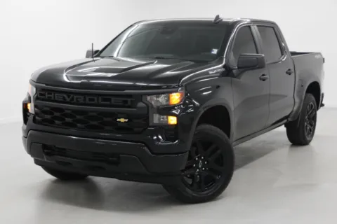 More photos of 2022 Chevrolet Silverado 1500 Custom at Jim Falk Motors, MO