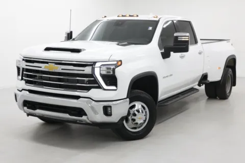 More photos of 2025 Chevrolet Silverado 3500 HD DRW LTZ at Jim Falk Motors, MO