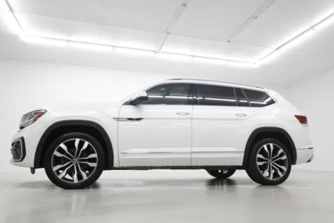Photos of 2022 Volkswagen Atlas 3.6L V6 SEL Premium R-Line for sale in Clinton, MO at Jim Falk Motors