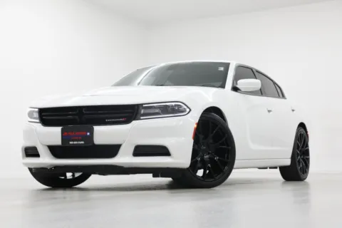 White 2019 Dodge Charger SXT for sale in Clinton, MO