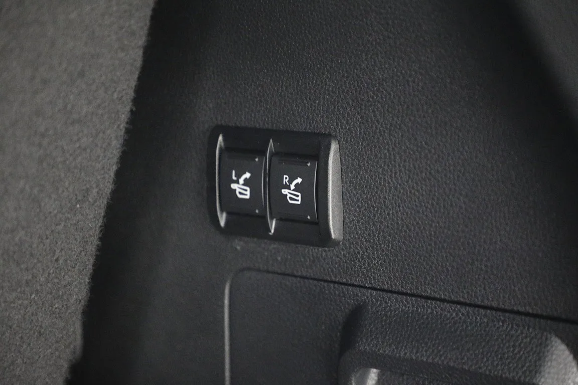 2026 Toyota Sequoia SR5 - Photo 11