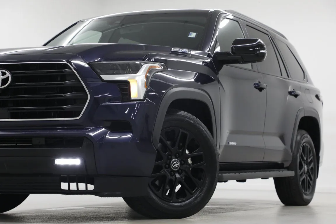 2026 Toyota Sequoia SR5 - Photo 7