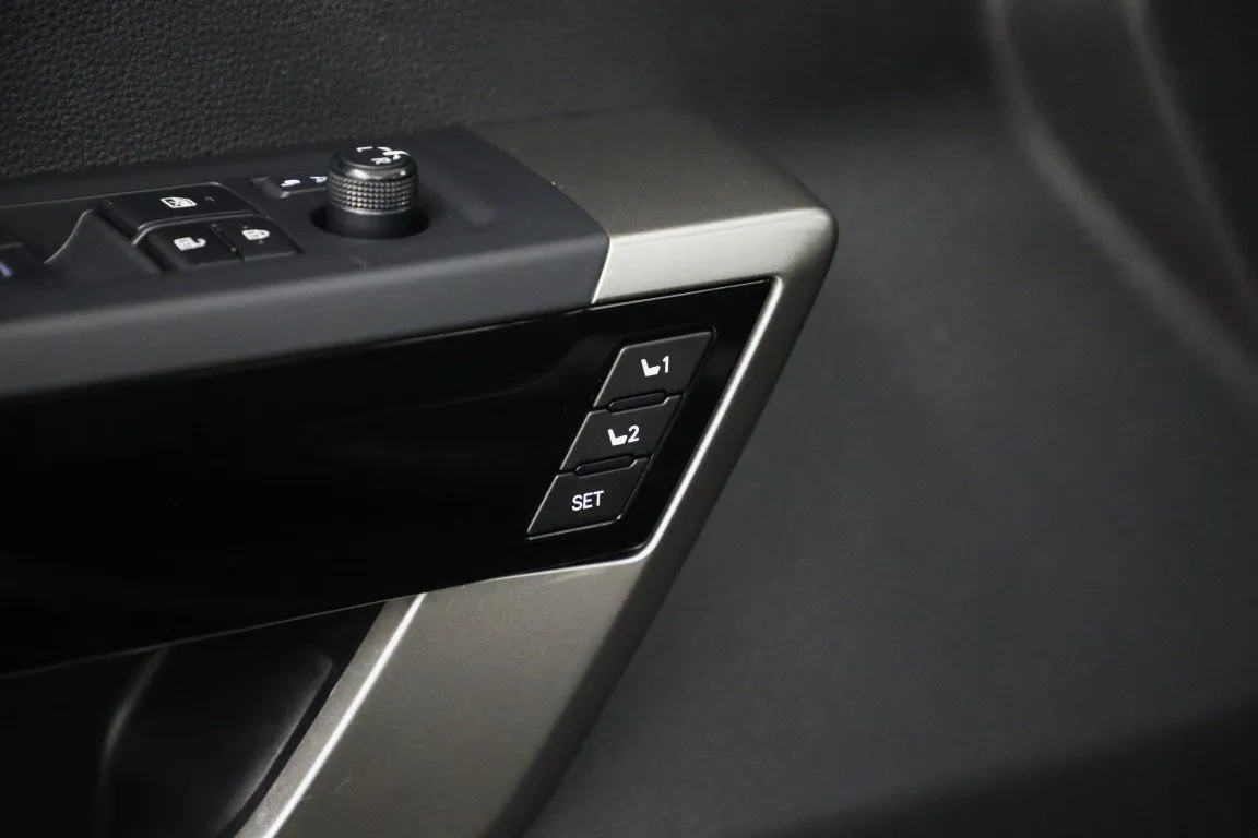 2026 Toyota Sequoia SR5 - Photo 17