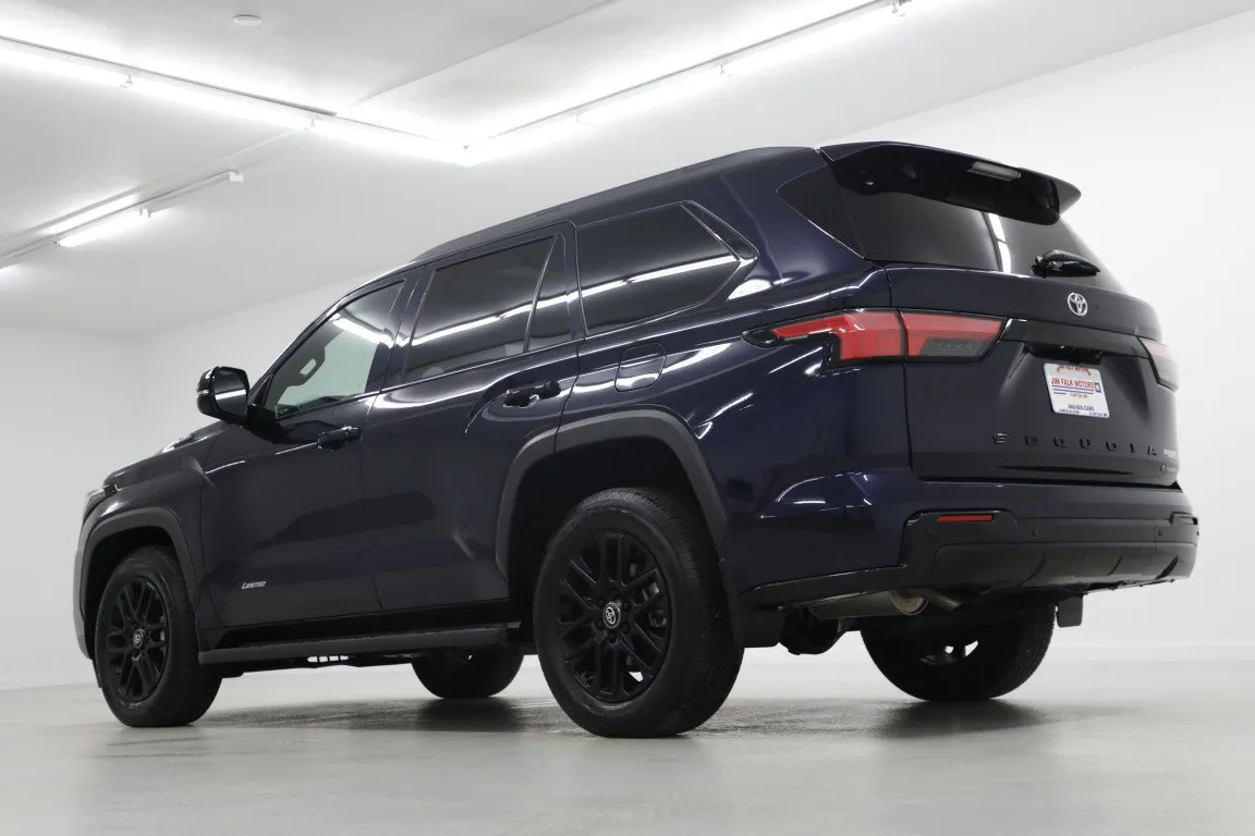 2026 Toyota Sequoia SR5 - Photo 8