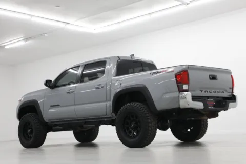 More photos of 2019 Toyota Tacoma TRD Off Road at Jim Falk Motors, MO