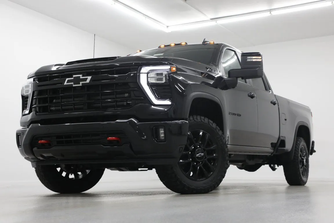 Black 2026 Chevrolet Silverado 2500 HD LT for sale in Clinton, MO