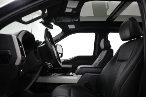 More photos of 2022 Ford Super Duty F-350 SRW LARIAT at Jim Falk Motors, MO