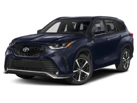 Silver 2022 Toyota Highlander XLE for sale in Clinton, MO