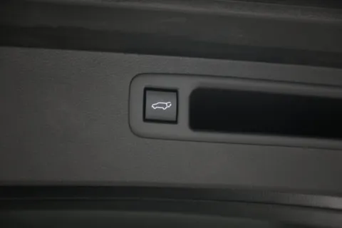 More photos of 2022 Toyota Highlander XLE at Jim Falk Motors, MO